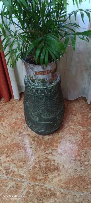 Vaso decorativo in pietra