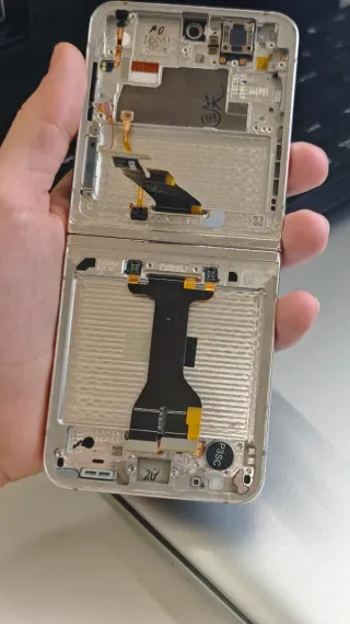 Pantalla Samsung Z Flip 5 Plata CON MANCHA