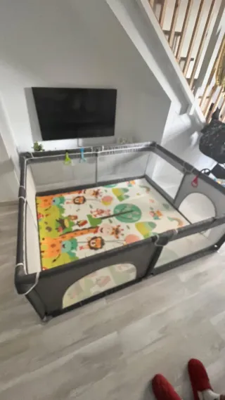 Parque infantil gris