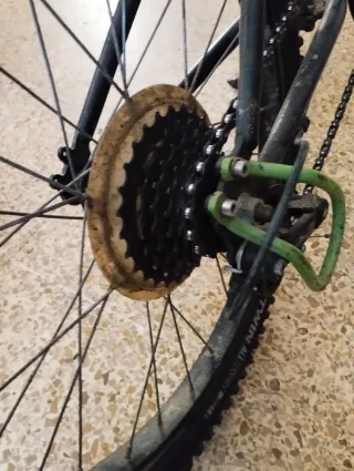 Bicicleta Btwin Negra y Verde