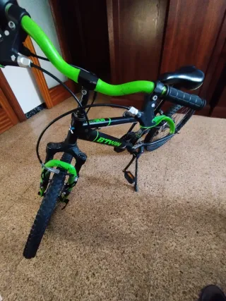 Bicicleta Btwin Negra y Verde