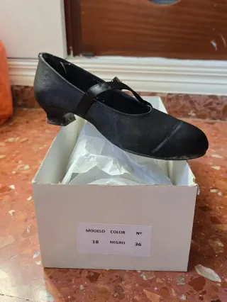 Zapatos fallera o flamenca Talla 36 Negros