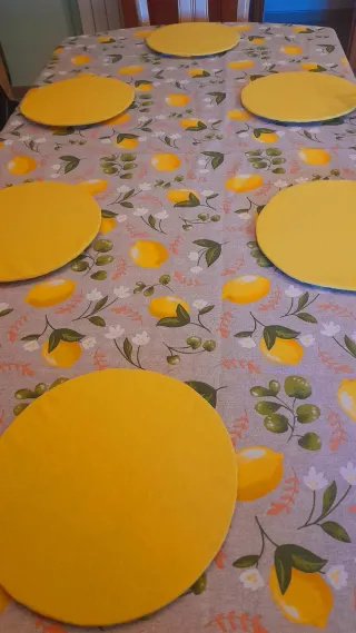 Mantel y 6 bajoplatos limones
