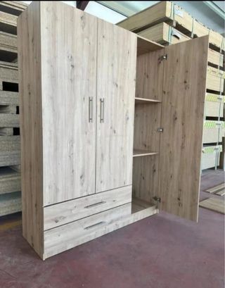 Armario de madera color beige/marrón