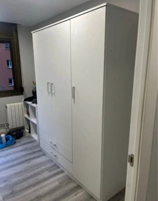 Armario de madera color beige/marrón