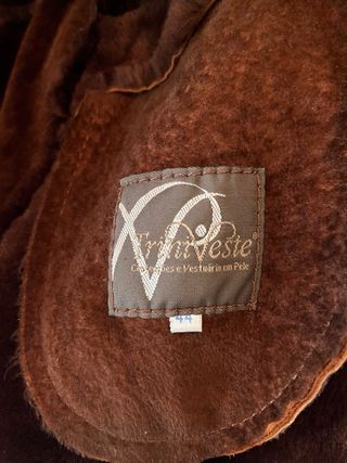 Abrigo de piel de ante marrón camel