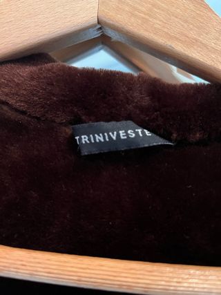 Abrigo de piel de ante marrón camel