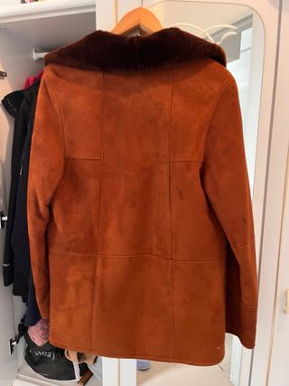 Abrigo de piel de ante marrón camel