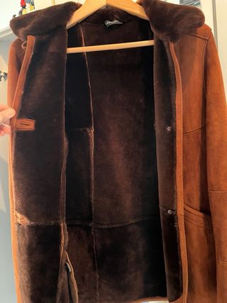 Abrigo de piel de ante marrón camel
