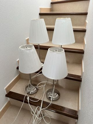 4 Lámparas de Mesa Plateadas y Blancas,10 € 1 und