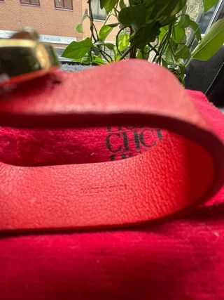 Pulsera Carolina Herrera Roja Cuero Hebilla Dorada