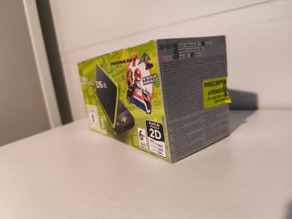 New Nintendo 2DS XL Lima + Pack 8 Juegos + Caja