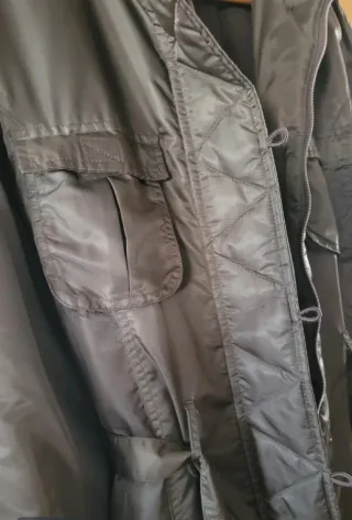 Parka con capucha marrón