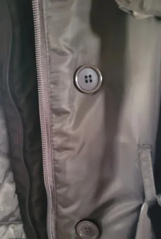 Parka con capucha marrón