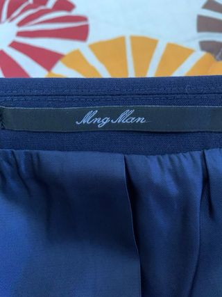 Traje azul con cuadros finos ideal para graduarse