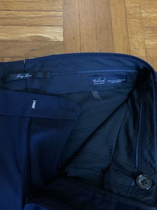 Traje azul con cuadros finos ideal para graduarse