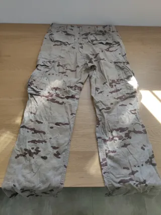 Mimeta militar beige y marrón