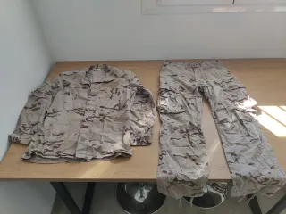 Mimeta militar beige y marrón