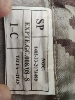 Mimeta militar beige y marrón