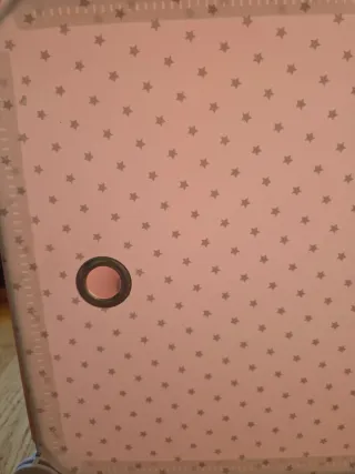 Mueble infantil rosa con estrellas y puntos