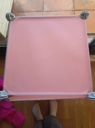 Mueble infantil rosa con estrellas y puntos