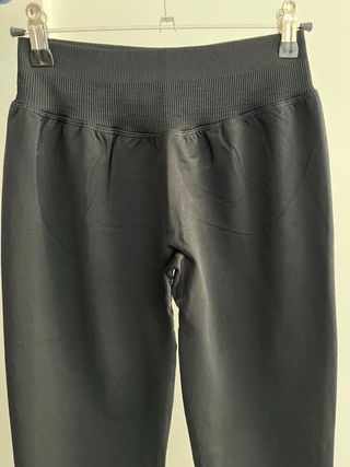 Leggings AYBL negros con fruncido