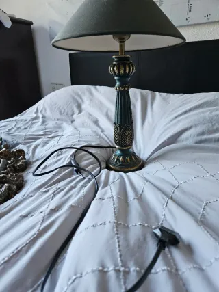 Lámpara y espejo antiguo tallado