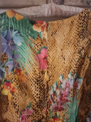 Vestido Jackie Jean estampado floral y serpiente