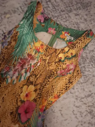 Vestido Jackie Jean estampado floral y serpiente