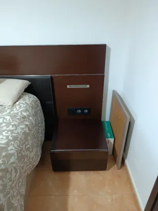 Cabecero y Mesitas de Noche(precio negociable)