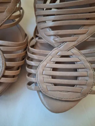 Sandalias ZARA Tacón de Aguja Color Beige