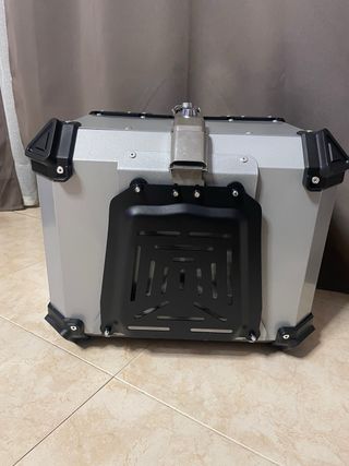 Cofre Baúl Moto Aluminio Negro/Plata