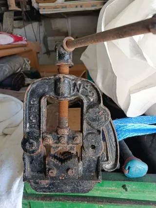 Prensa mordaza para tubos N-2