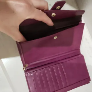 Cartera de mano morada