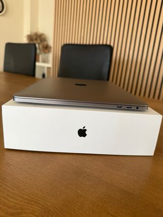 MacBook Pro 13 pulgadas Touch Bar Gris Espacial