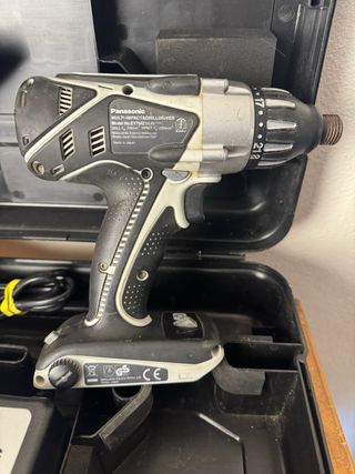 Taladro y Llave Impacto Panasonic EY