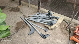 Pilastras de estantería metálicas