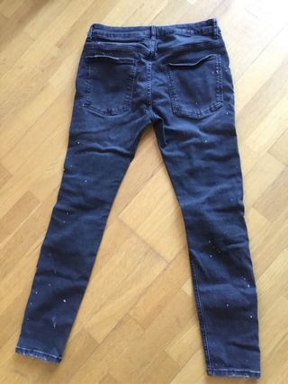 Pantalón pitillo hombre negro