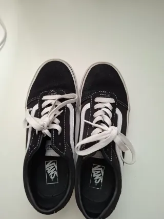 Zapatillas Vans Negras y Blancas