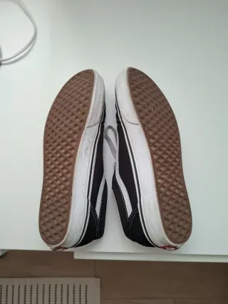 Zapatillas Vans Negras y Blancas