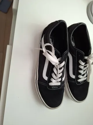Zapatillas Vans Negras y Blancas