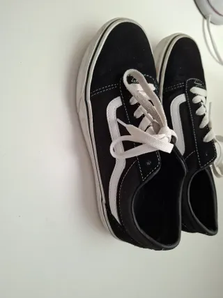 Zapatillas Vans Negras y Blancas