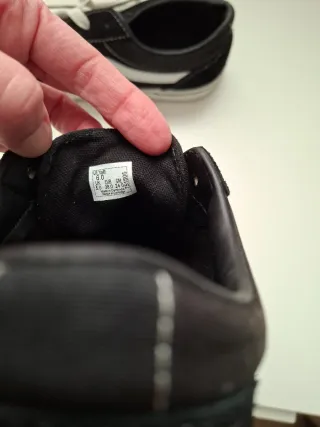 Zapatillas Vans Negras y Blancas