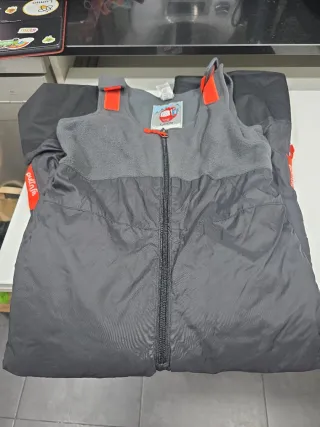 Ropa esqui niño 5-6 años, muy poco uso