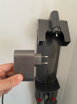 Caricabatterie Dyson V8 e 2 accessori