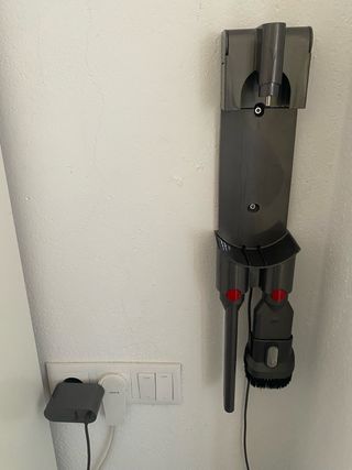 Caricabatterie Dyson V8 e 2 accessori