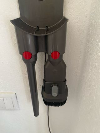Caricabatterie Dyson V8 e 2 accessori