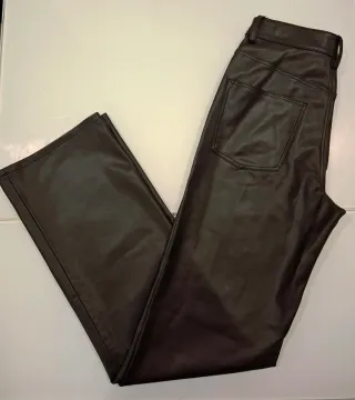 Pantalón polipiel negro Zara