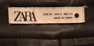 Pantalón polipiel negro Zara