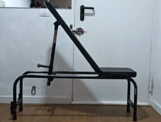 Banco de musculación negra acolchada inclinable